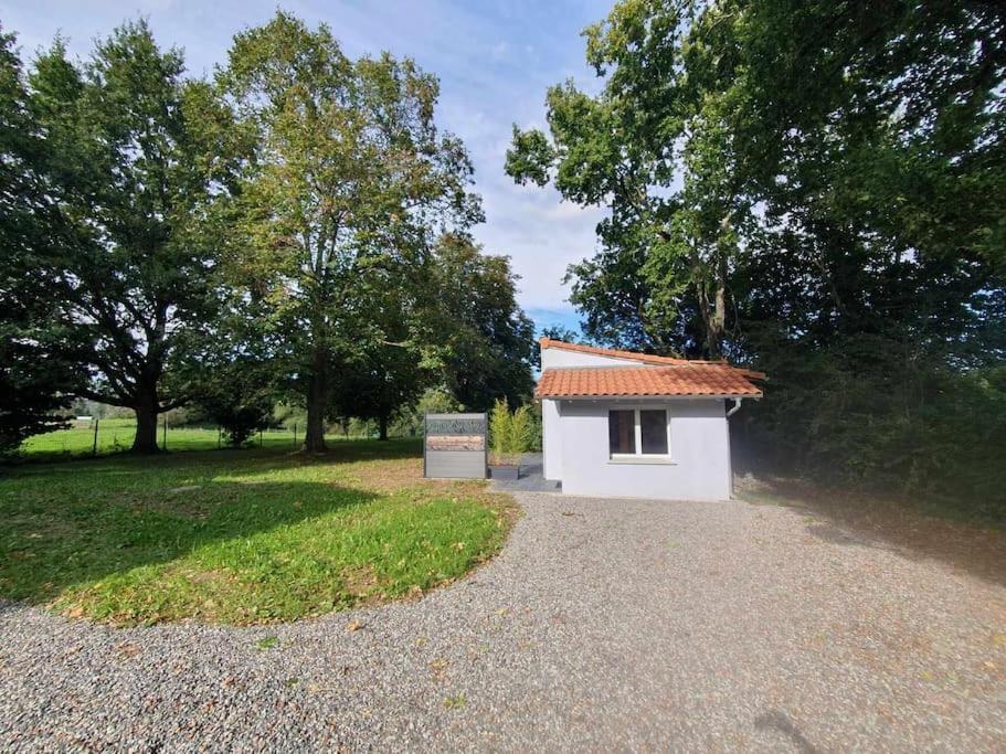 Maisonnette Au Pied Des Pyrenees Nestier Exterior photo